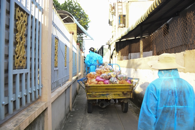 Chùa Hoằng Pháp: Tiếp tục hỗ trợ người dân khó khăn trong đại dịch Covid (đợt 8)